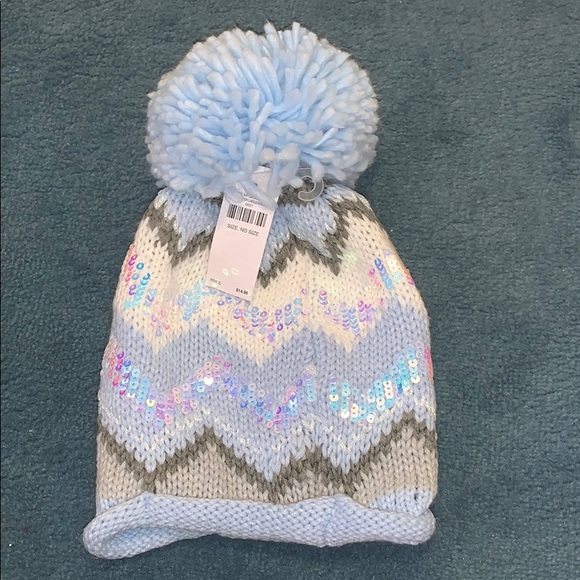 New winter hat - Picture 1 of 3